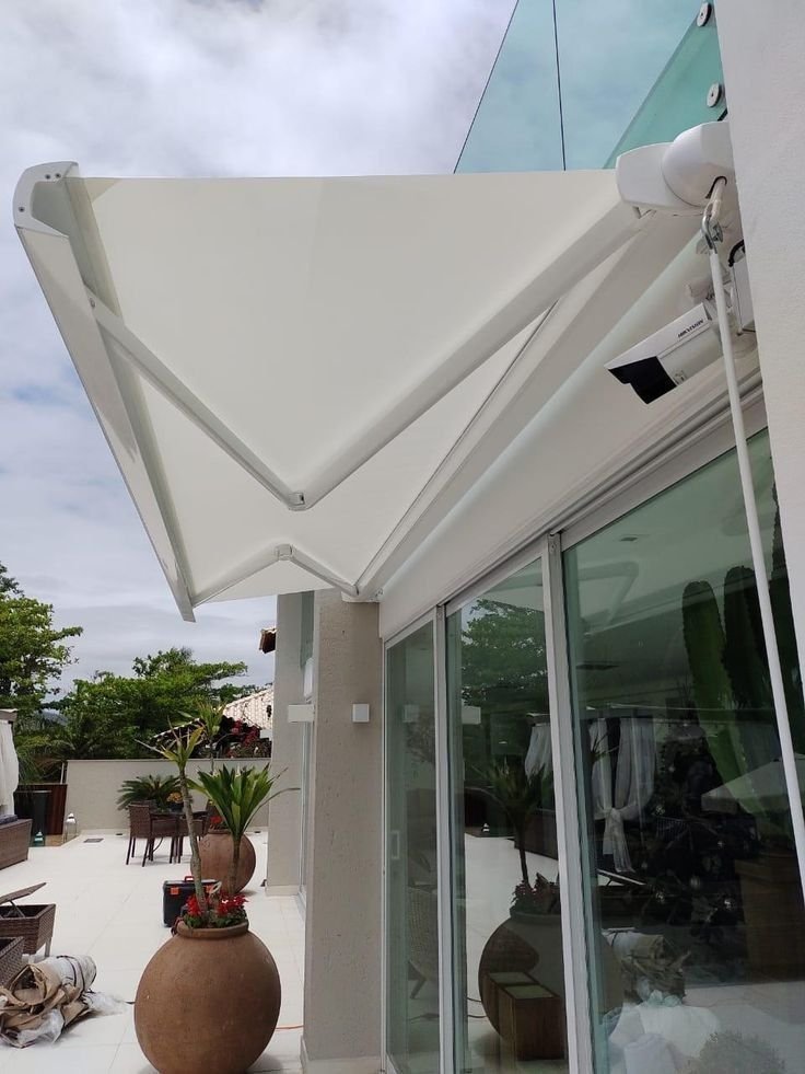 تركيب مظلة متحركة بالياسمين